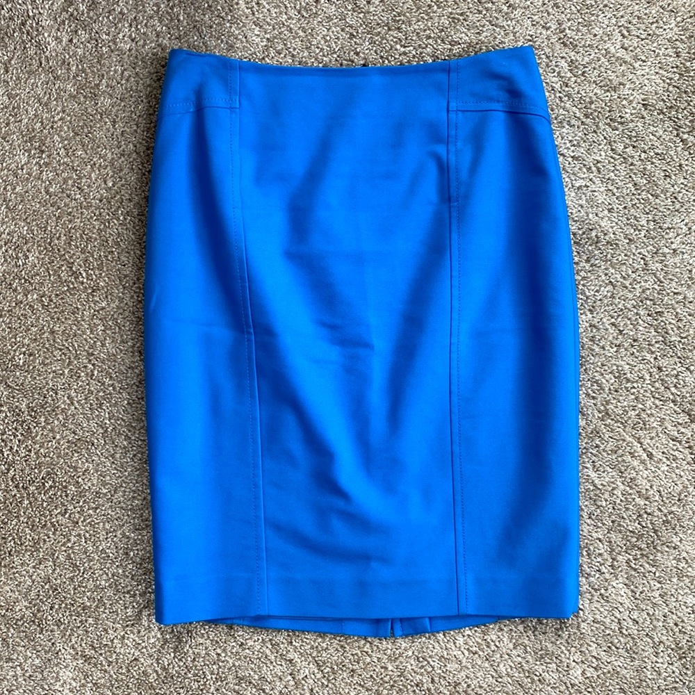 Blue Ann Taylor pencil Skirt with zipper and slit, size 0.